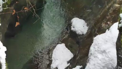 Les gorges de Mostnice sont par endroit très étroite et profonde