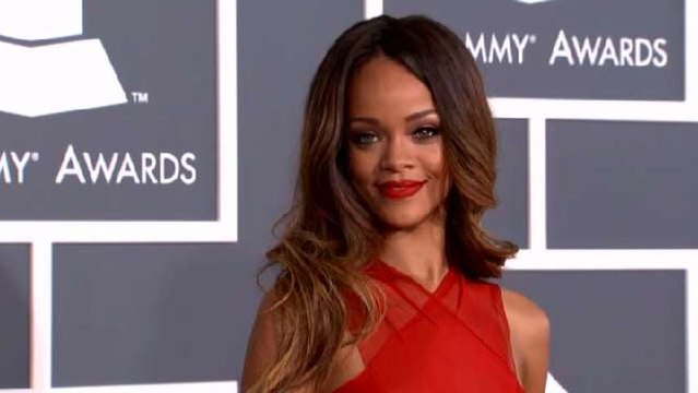 Rihanna Arrives Two Hours Late to Show