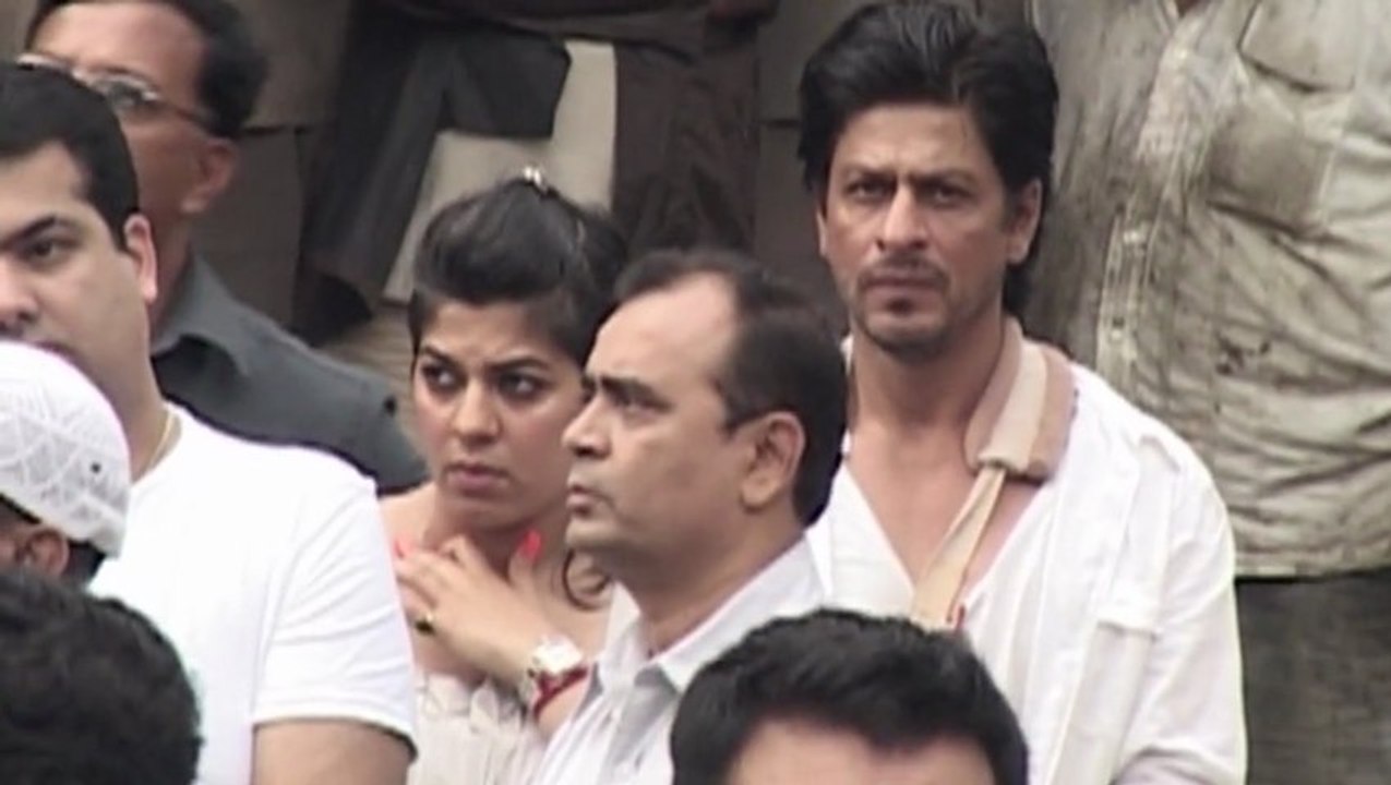 Priyanka  Chopra's Father's Funeral – Shahrukh Khan Consoles Priyanka Chopra