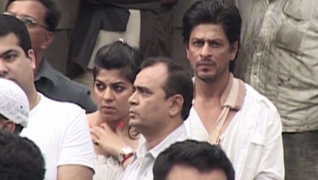 Priyanka Chopra's Father's Funeral – Shahrukh Khan Consoles Priyanka Chopra