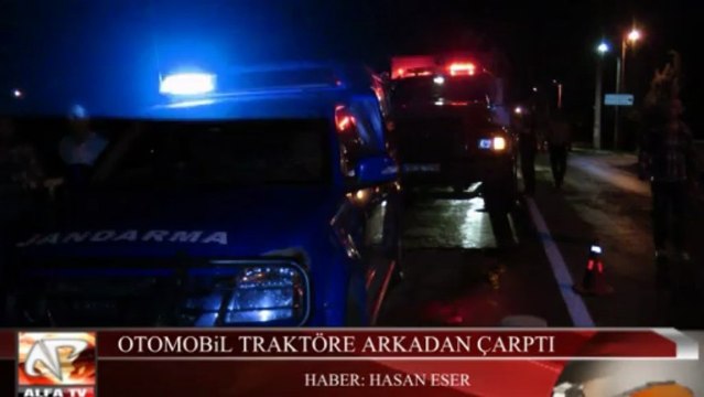 Foça'da Otomobil, Traktöre Arkadan Çarptı: 1 Yaralı