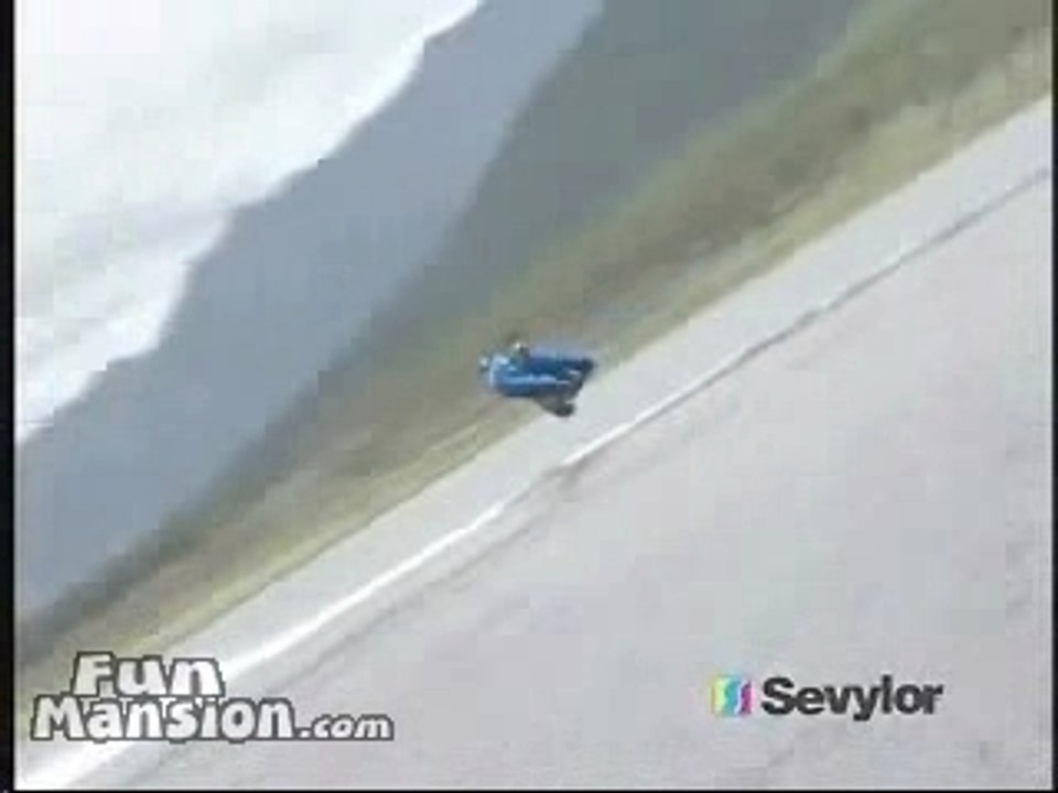 flying_above_water