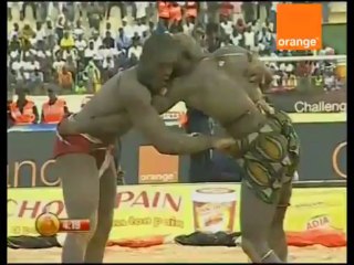 Ndoye Lakhass  Vs  Zoss  Malika - Lutte