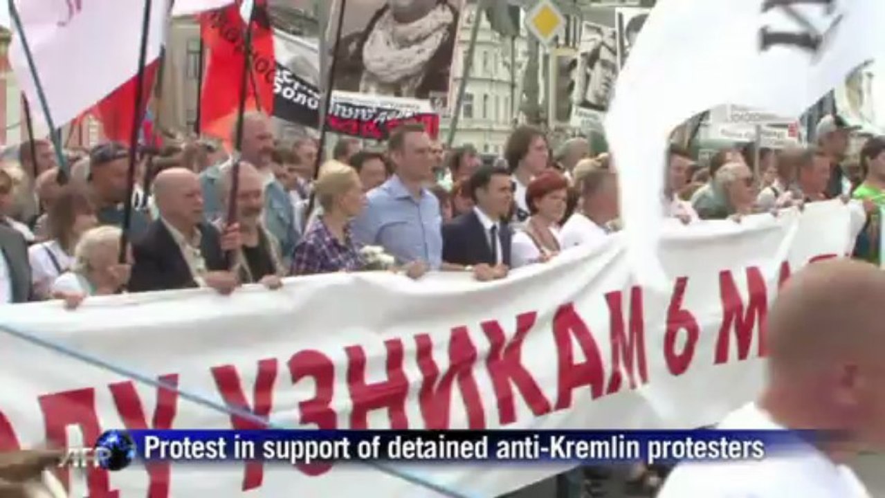 Thousands march through Moscow against Putin