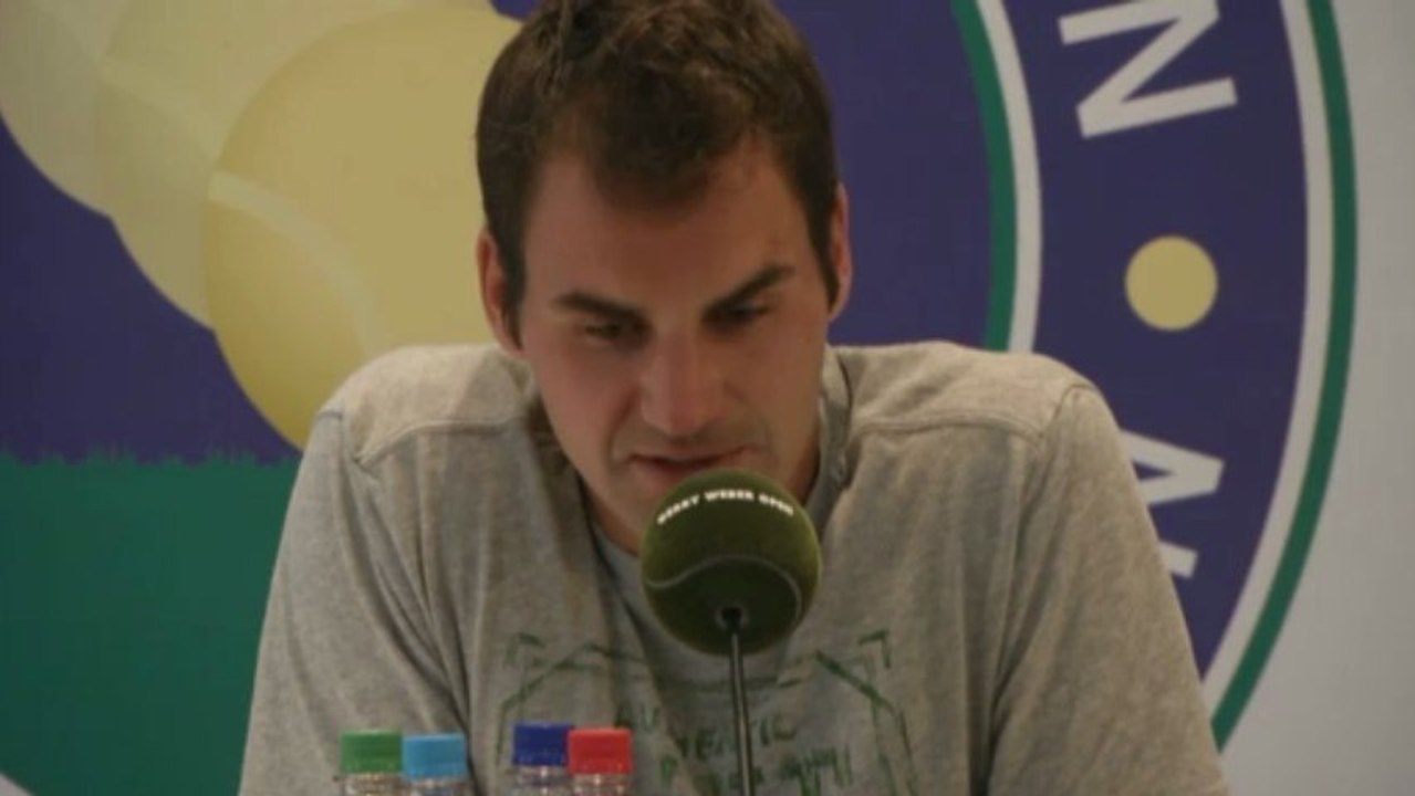 Halle: Lustige Fans, trendige Outfits - Federer in Erzähllaune