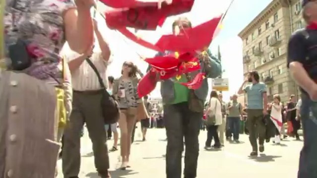 Thousands march through Moscow against Putin
