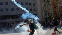 Istanbul vendors want end to riots