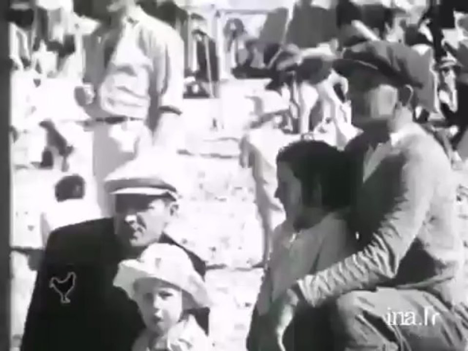 1936, les congés payés donnent droit aux premiers départs en vacances des Français