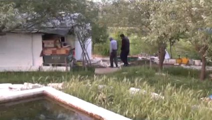 Buzdolabı kapılarından kulübe yaptı