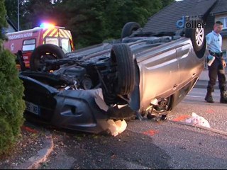 2013_06_13 voiture sur le toit à Lauw