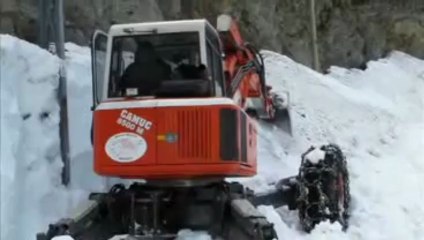Sur le chantier de déneigement du plus haut train de France