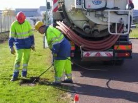 Pompage fosse septique 77 Seine et Marne - Forfait : 245€ les 3m³ N°Tel :01 84 83 01 59