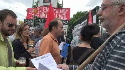 Greeks strike over state TV closure