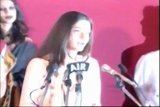 Aishwarya Rai Recieves Smita Patil Award - 1999