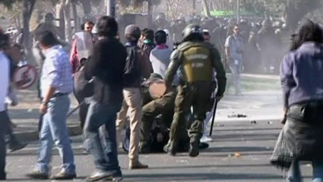 Chilean students clash with police