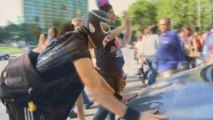 'Superhero' fights traffic in Mexico City