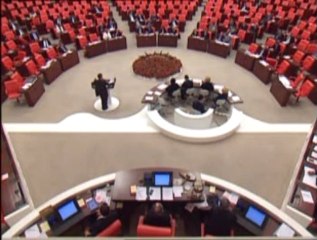 Atıcı,Gezi Parkı Direnişi için bestelenen şarkıları  ve yazılan tweetleri TBMM Genel Kurulu’nda okudu.