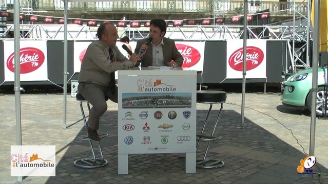 Portes Ouvertes à la Cité de l'Automobile, l'émission Chérie FM Aude et TV Carcassonne sur la Place Carnot :