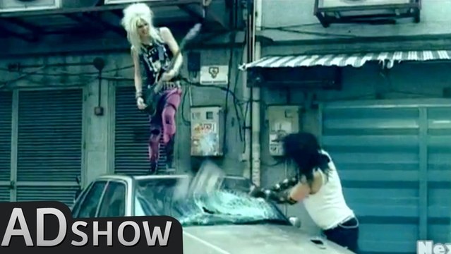 Chaos in town: Crashdïet hard rockers run wild