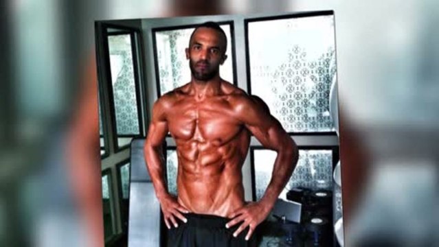 Fitness Fan Craig David Shows Off His Buff Body