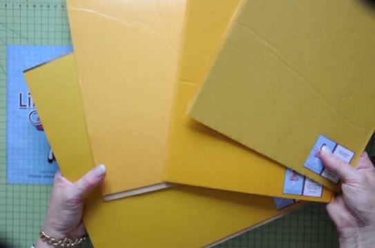 Utiliser les feuilles adhésives double face mousse relief LILLY POT'COLLE