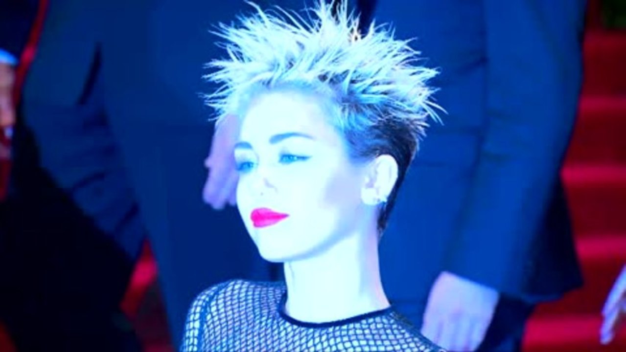 Cyrus beleidigt bynes