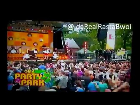 Carly Rae Jepsen Perfoms Call me Maybe on GMA Summer concert 6/14