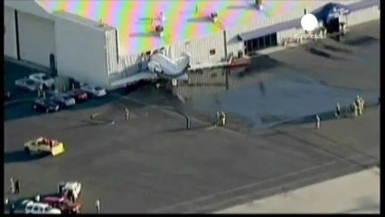 Crash dans un hangar, sans pilote dans l'avion