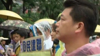 Hong Kong protesters demand apology from U.S. over Snowden allegations