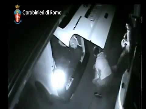 Tivoli (Roma) - Sfondano saracinesca con il furgone e rubano cavi elettrici (14.06.13)