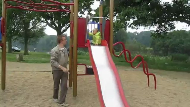 Maëlle sur le grand toboggan