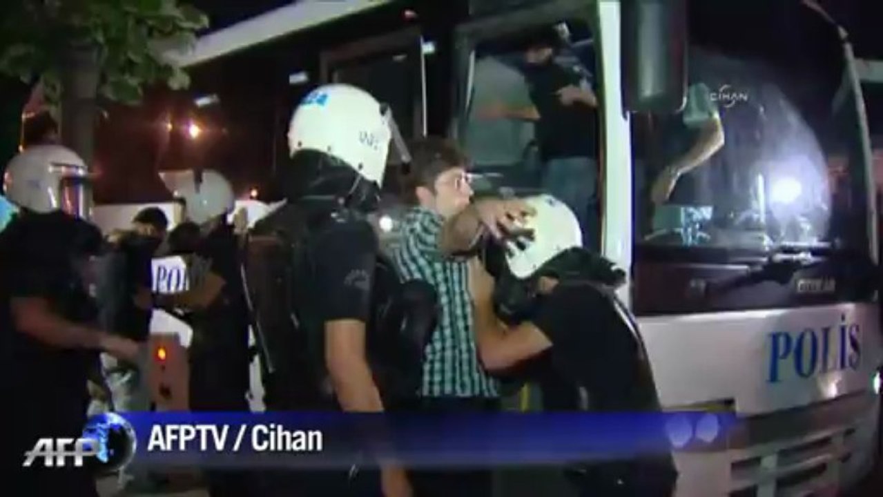 Turkish police arrest protesters in Ankara
