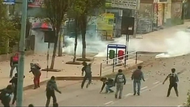 Clashes as Peru students protest