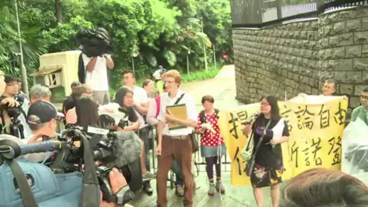 Protesters rally in Hong Kong to support Snowden