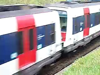 MI84 franchit l'aiguillage du tronçon central de la ligne A du RER