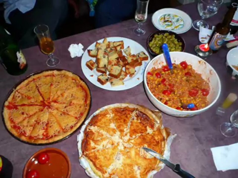 Une autre soirée entre amis (ne pas se méprendre sur les bisous !!!)