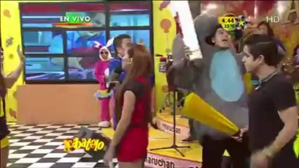 El Delfín le pega a Said