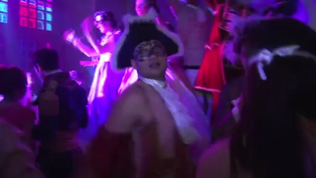 Le bal masqué de Versailles : érotique et chic !