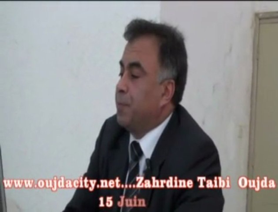 الدكتور زهر الدين  الطيبي  خلال مناقشته اطروحة...