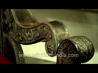 Silver throne in India for Queen Mary of England