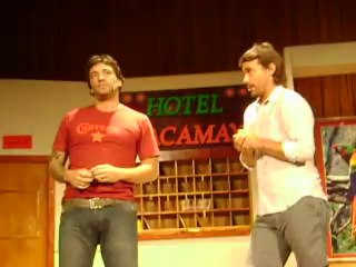 Pedro y elenco Viaje de Locura en función en Villa del Parque 3 - 15 de Junio