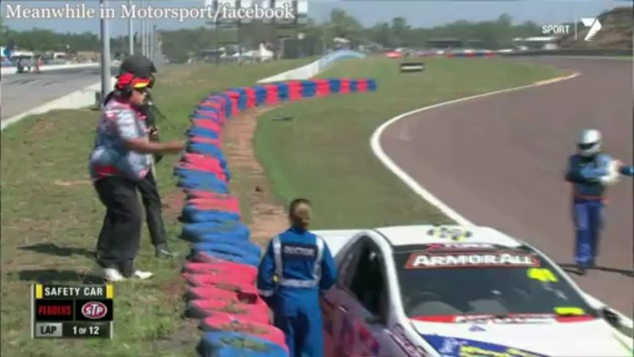 V8 UTE crash at Skycity Darwin
