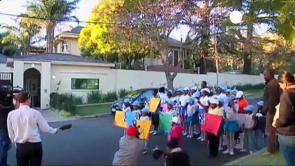 L'état de santé de Nelson Mandela s'améliore