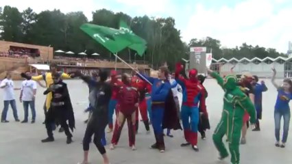 Флешмоб супергероев от газеты METRO