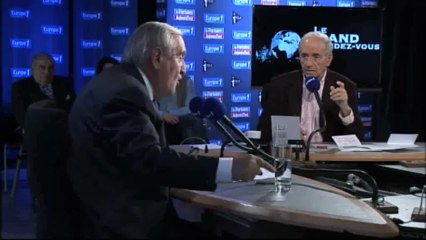 Raffarin : les retraités "matraqués"