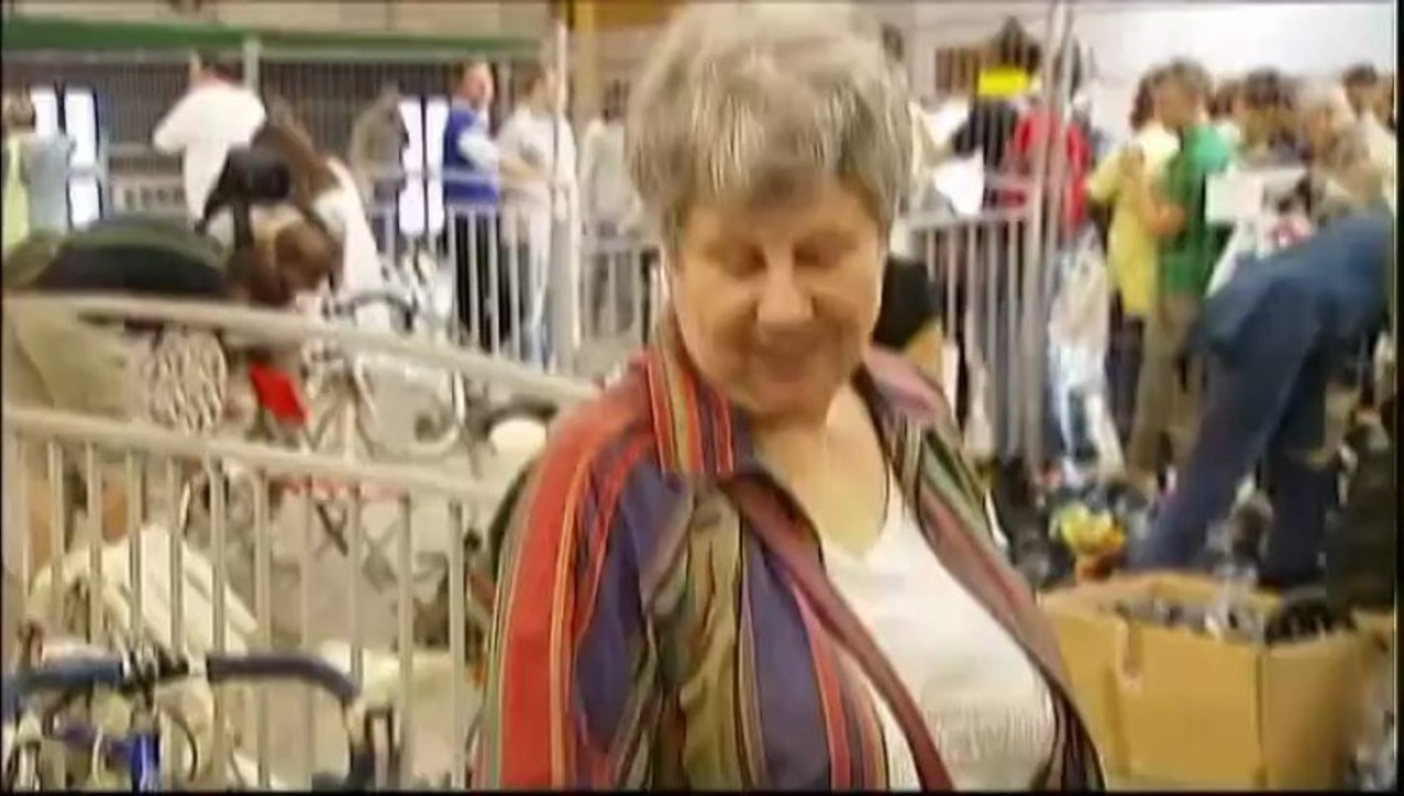 Ruée au 14e salon Emmaüs à Paris