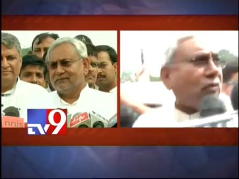 Nitish meets Governor, seeks vote of confidence