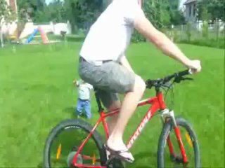 mon homme, son fils et le cannondale rouge