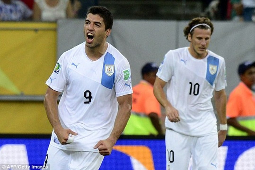 Le coup-franc splendide de Suarez contre l'Espagne !