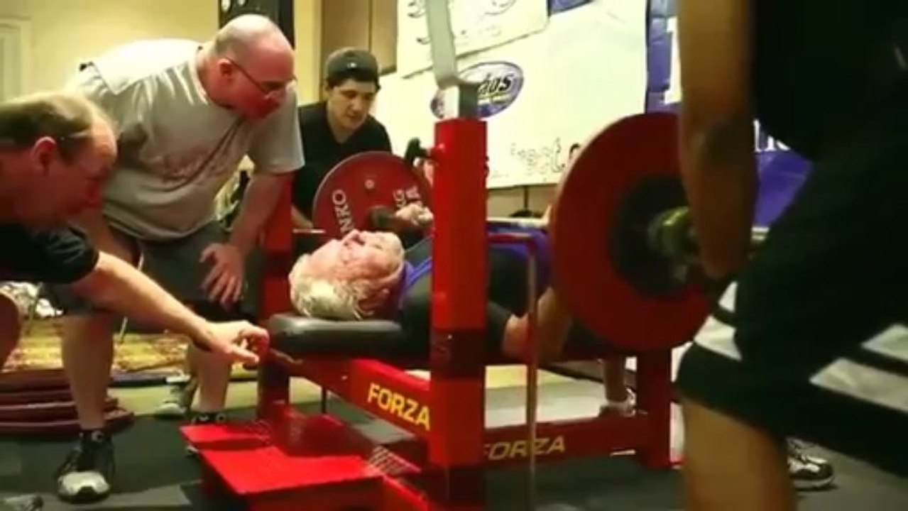 Sy Perlis, 91 ans, record du monde de développé couché Vidéo Dailymotion